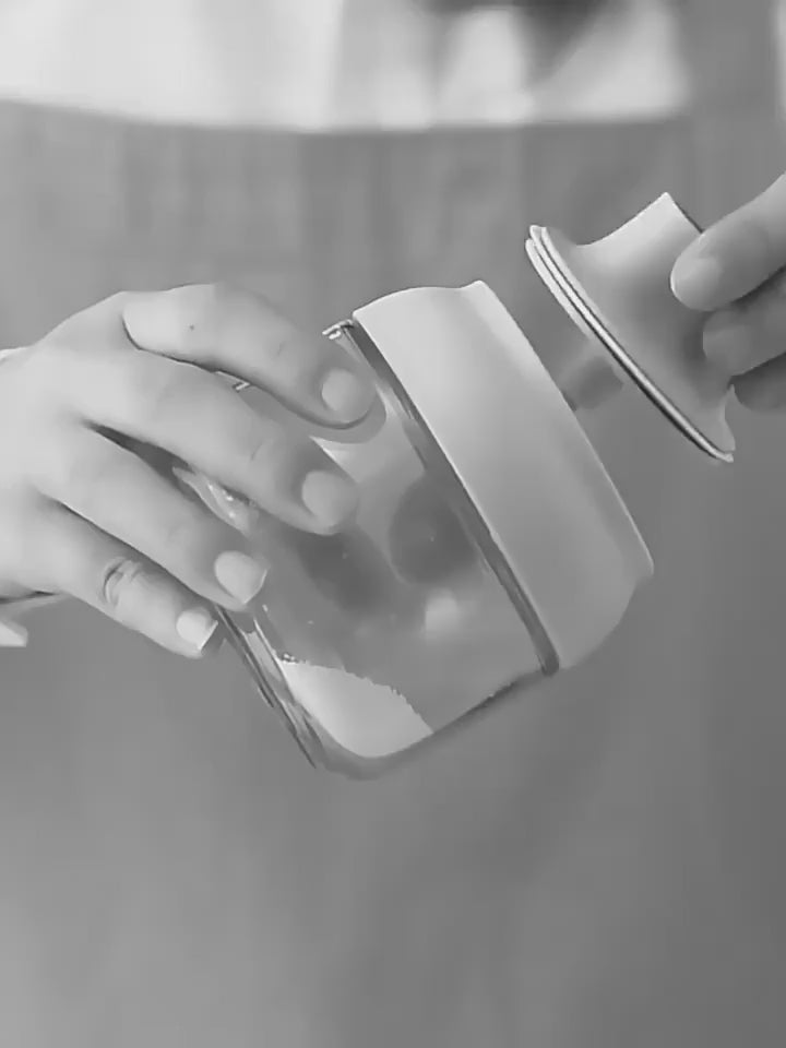 Telescopic spoon seasoning jar demo